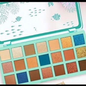 Escape to Jamaica eyeshadow